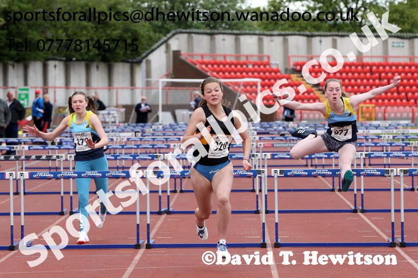 Girls under-15s hurdles, North Eastern Champs, Gateshead Stadium. Photo: David T. Hewitson/Sports for All Pics